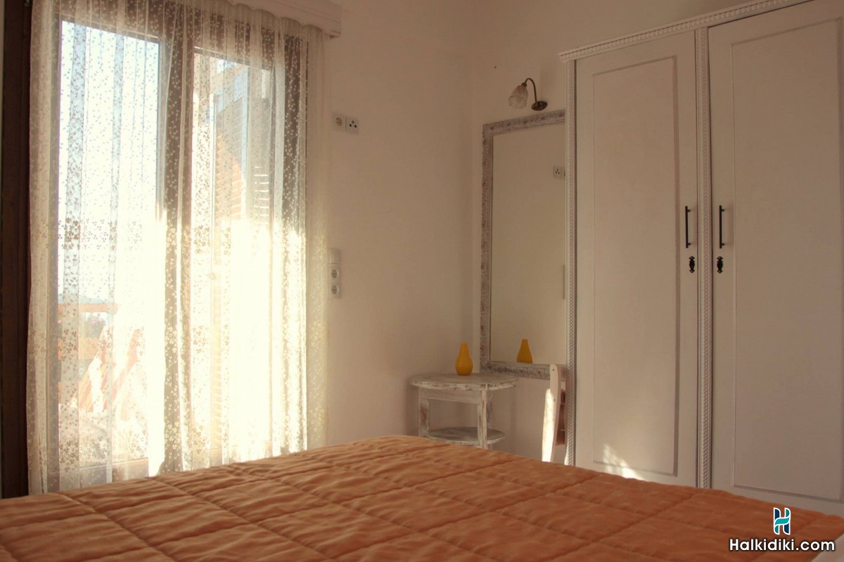 Christaras Apartments, Διαμέρισμα πρώτου ορόφου Νο2 (2+1) - 1 διπλό & 1 μονό κρεβάτι.