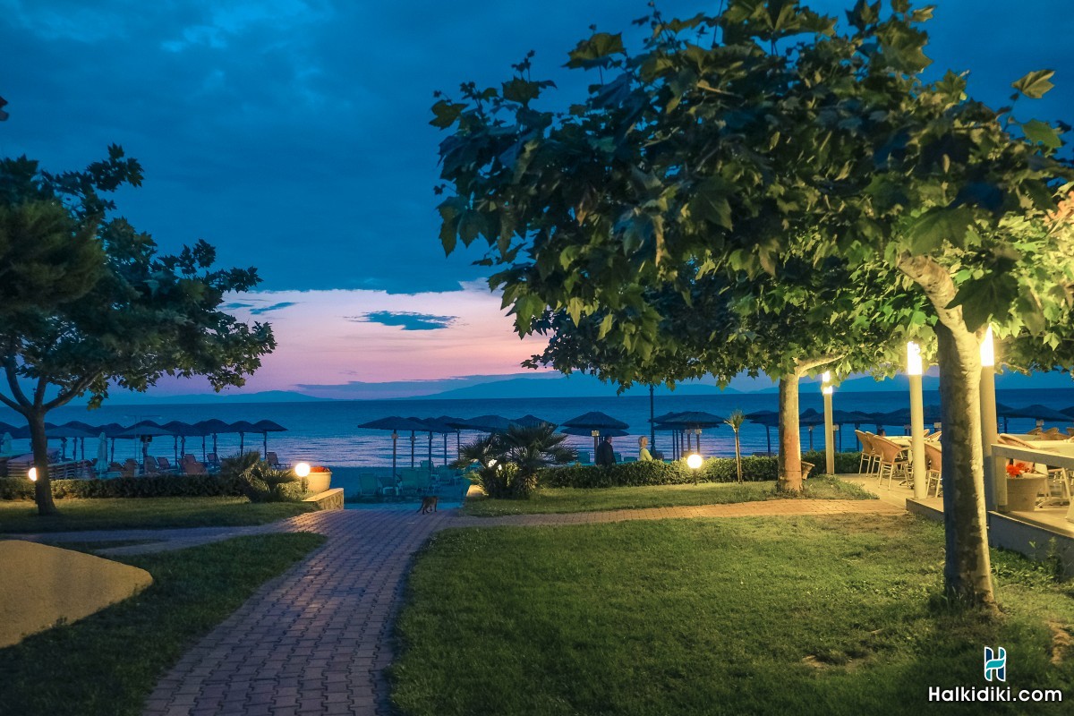 Alkioni By The Sea, Εσωτερικοί χώροι