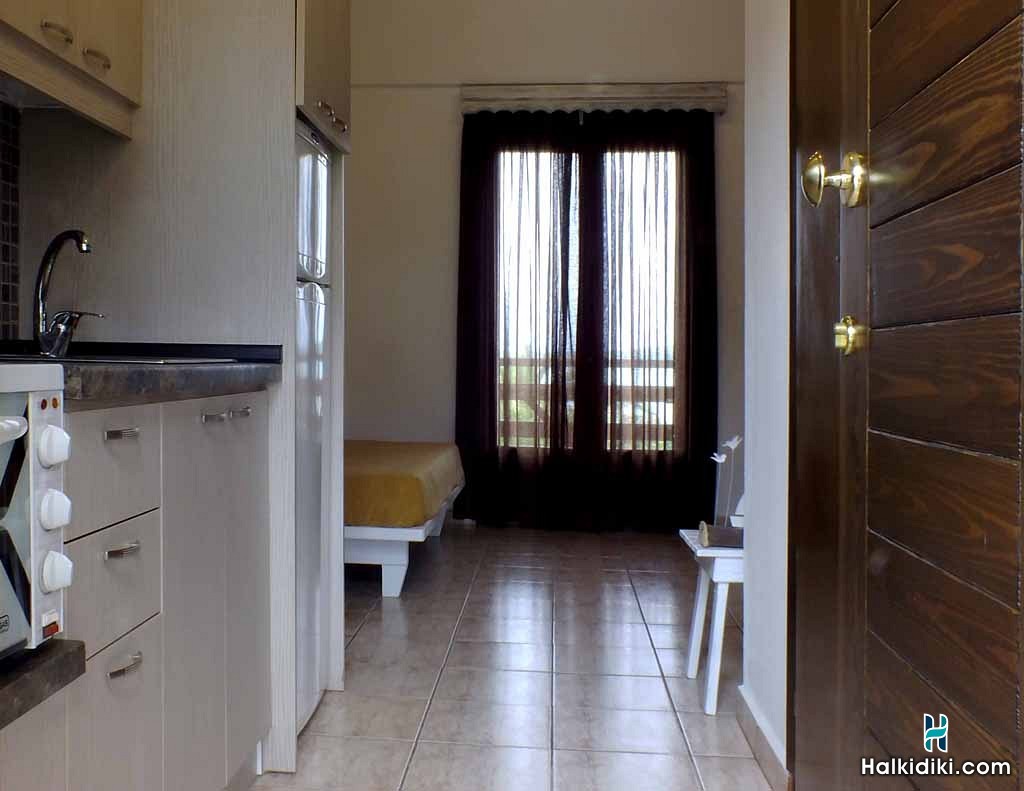 Christaras Apartments, Ισόγειο διαμέρισμα Νο12 & Πρώτου ορόφου No4 (2+2) - 1 διπλό & 2 μονά κρεβάτια.