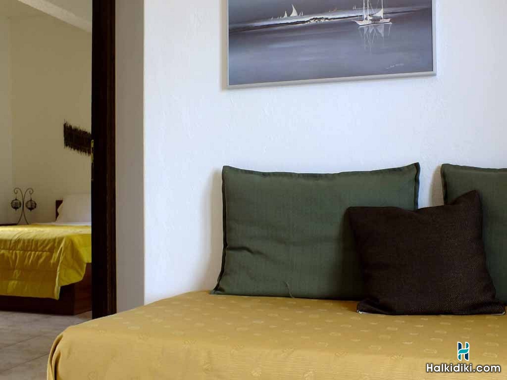 Christaras Apartments, Ισόγειο διαμέρισμα Νο12 & Πρώτου ορόφου No4 (2+2) - 1 διπλό & 2 μονά κρεβάτια.