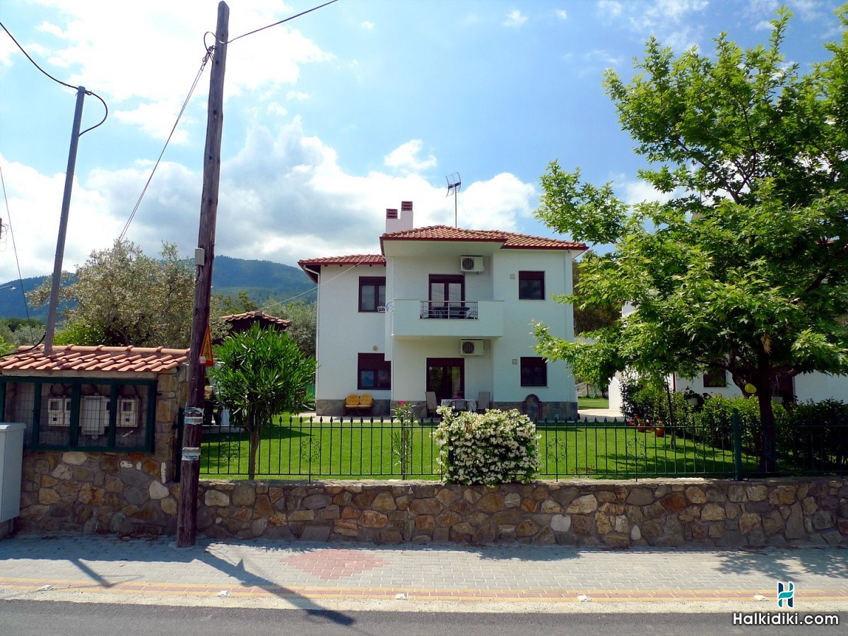 Christine Apartment, Außenbereich