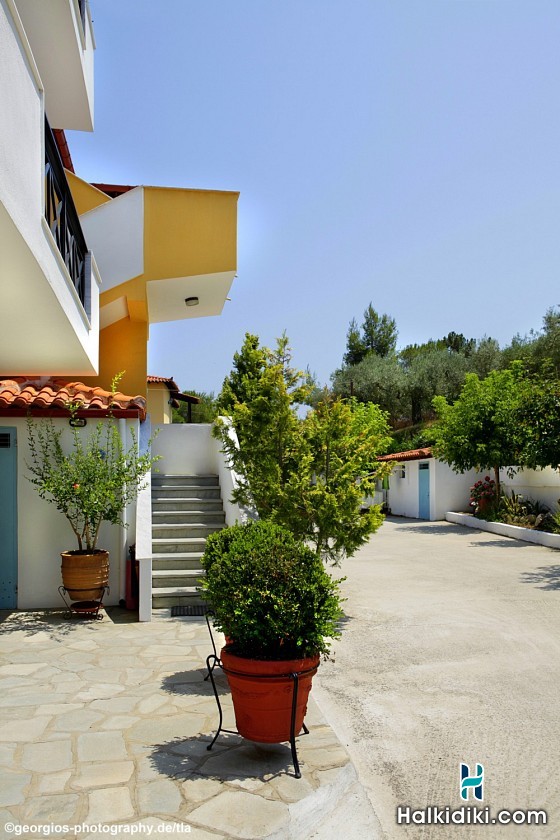 House Dimitra, Exteriors