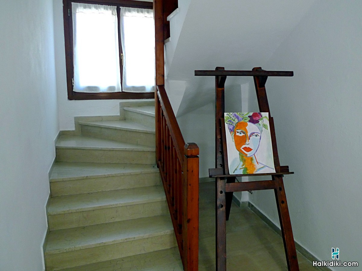Dream Home, Das Zuhause