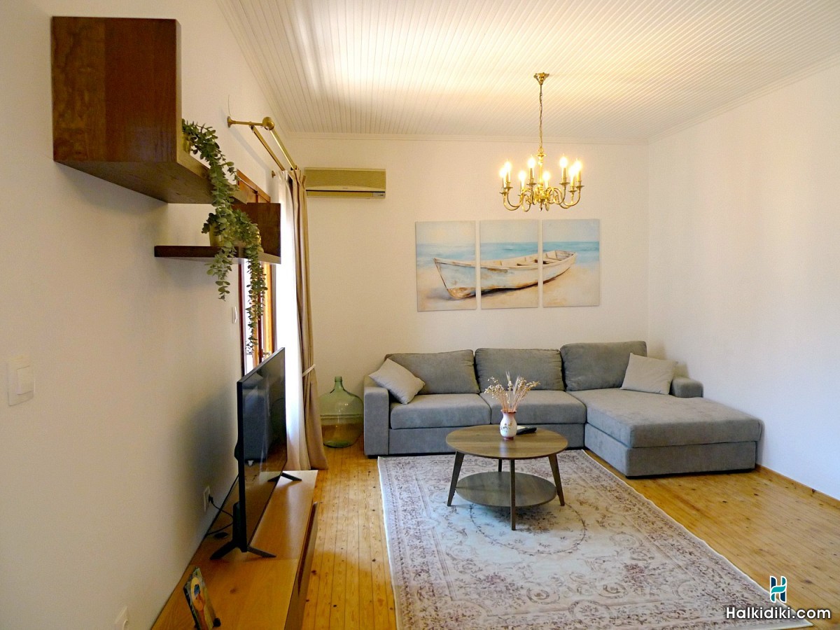Dream Home, Das Zuhause