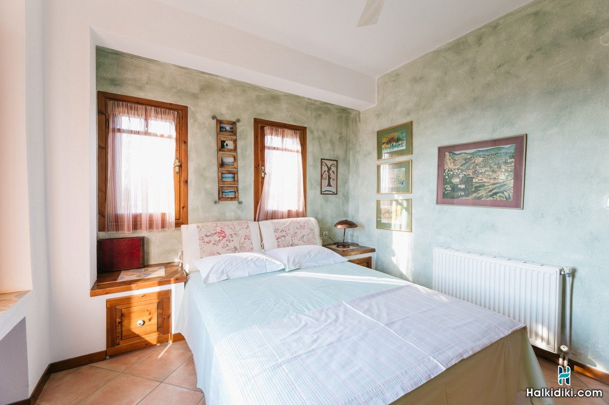 Efi's Home, 1ος Όροφος