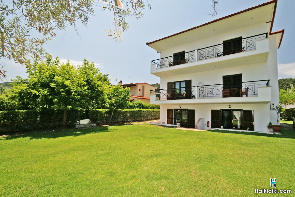 Ioannis Appartamenti, Exteriors