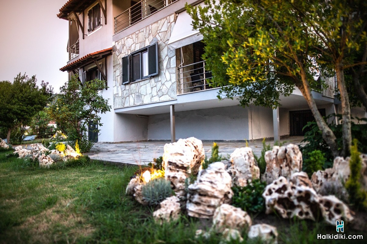 Kokkinos Apartments, The Garden