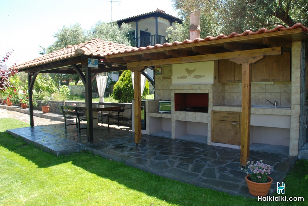 Latoura Studios, kiosk - barbecue