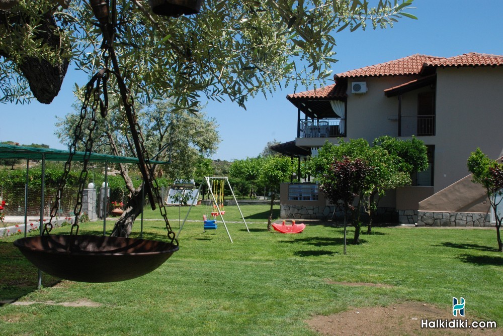 Latoura Studios, outdoor spaces