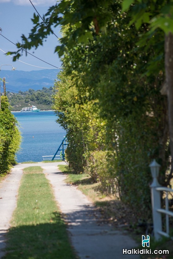 Maria Village, Εξωτερικές