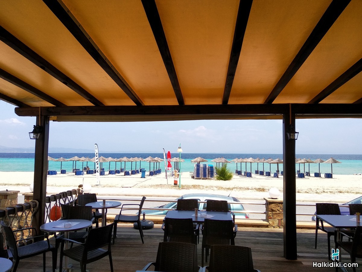 Meltemi Livrohio, Εξωτερικοί χώροι