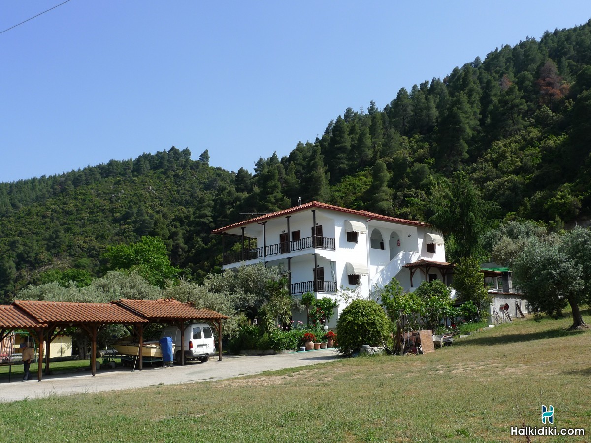 Nikos & Panagiota, Außen