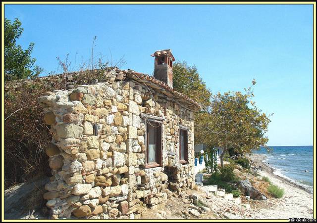 Old_house_Kassandra_by_sea