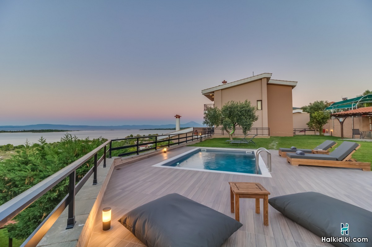 SeaView Villas, Πρωτέας