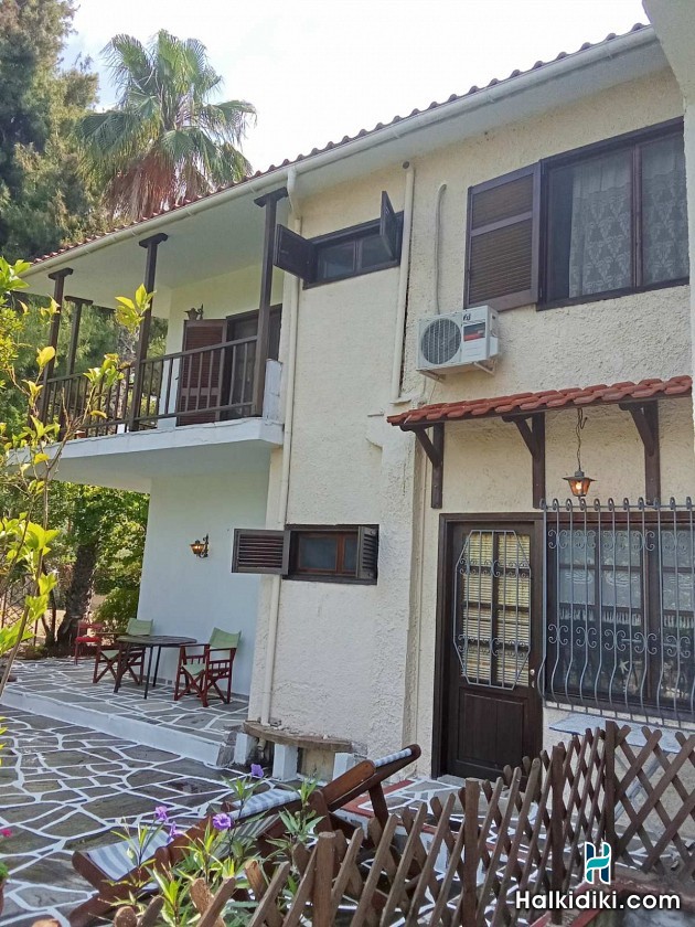 Theodora's House, Εξωτερικοί χώροι