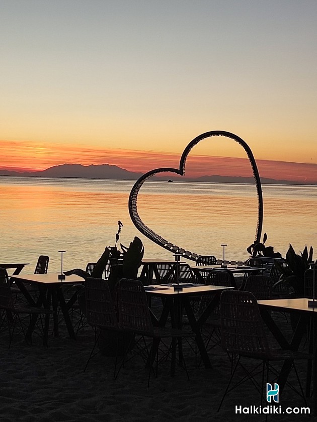 Theros Summer Suites, Das Gebiet