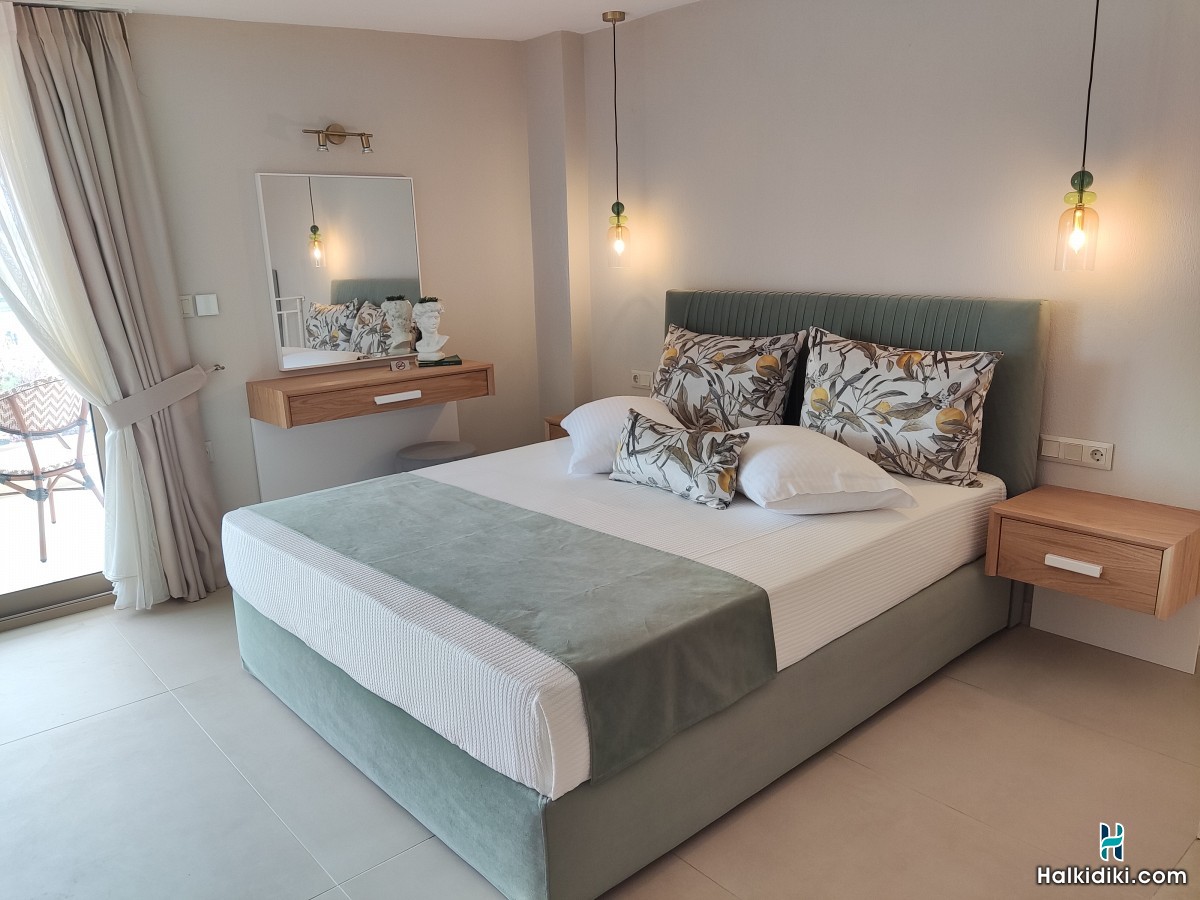 Theros Summer Suites, Suite 1