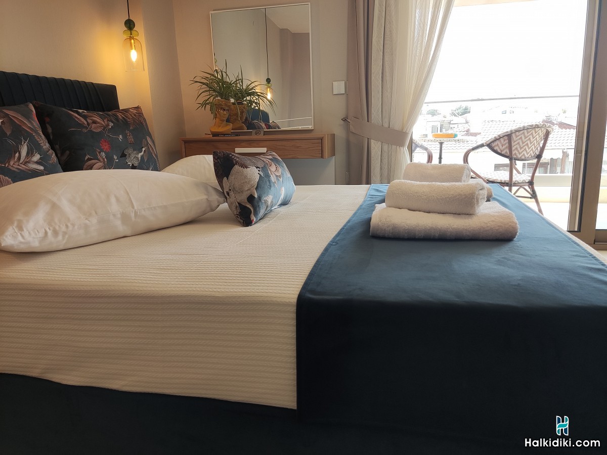 Theros Summer Suites, Suite 2