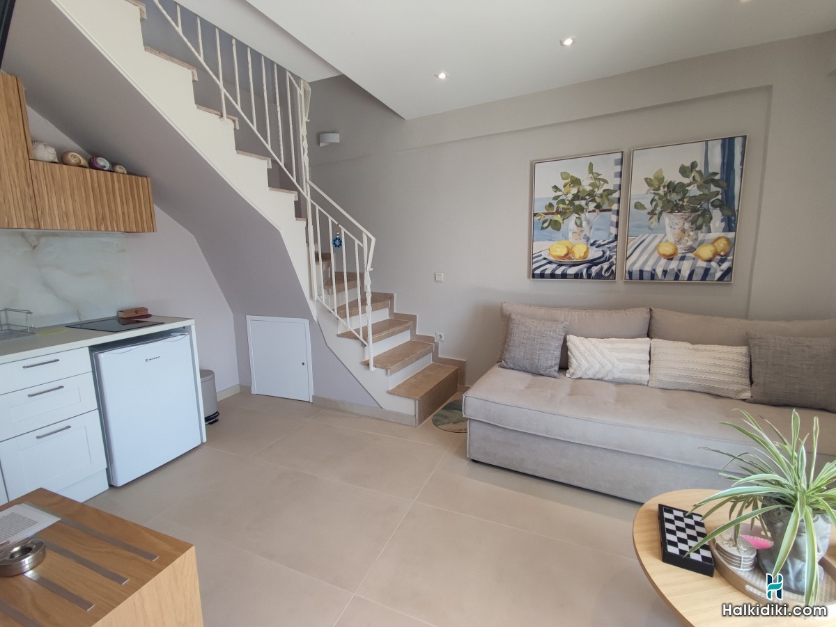 Theros Summer Suites, Suite 2