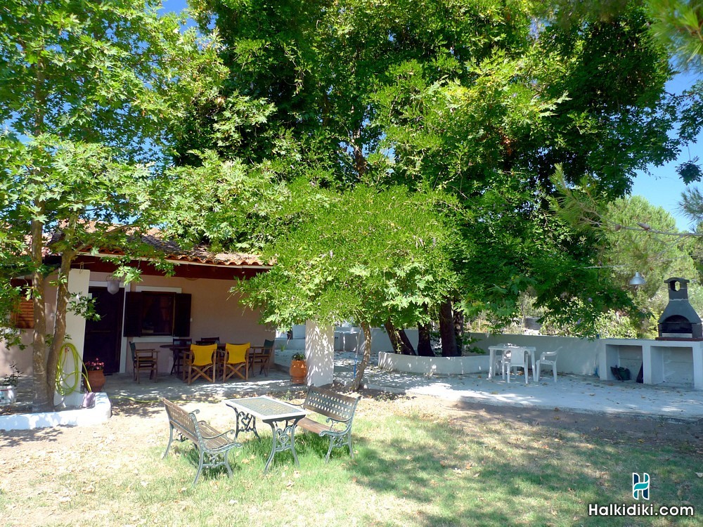 House in Vourvourou, Εξωτερικοί χώροι